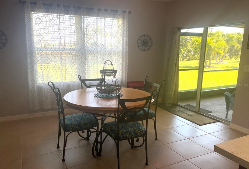 Cheery breakfast nook