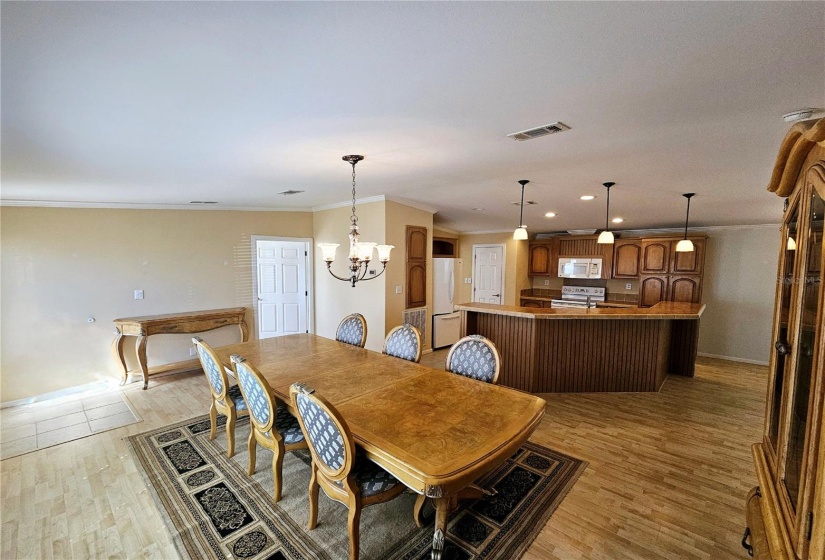 Spacious Dining room with front door with leaded glass