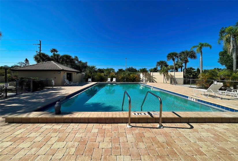 SPACIOUS HEATED POOL