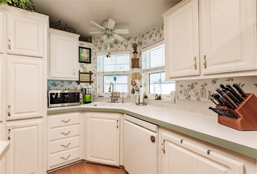 Major storage in the Kitchen. Cooktop in the island.