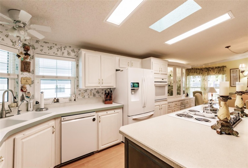 Major storage in the Kitchen. Cooktop in the island.