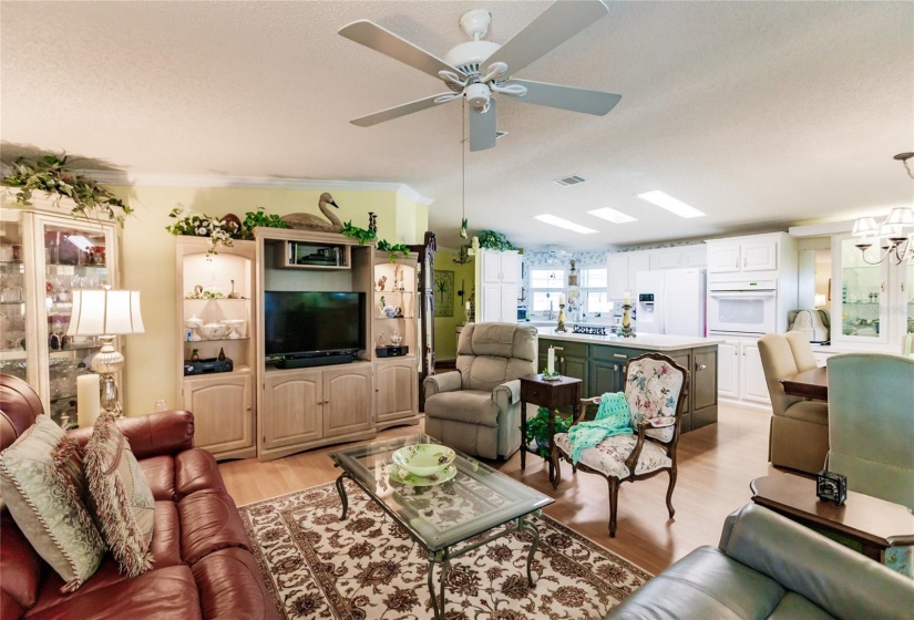 Large Livingroom with room for those TVs.