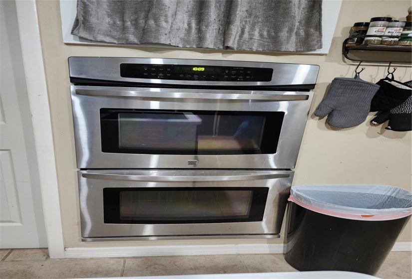 In-wall double stainless steel ovens