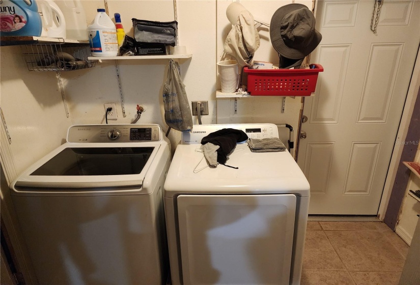 Indoor laundry room