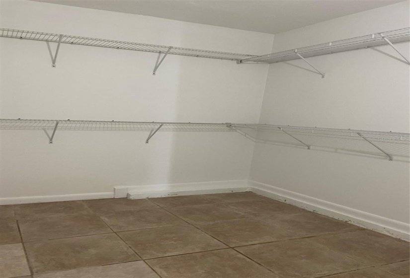 MASTER BEDROOM WALK-IN CLOSET