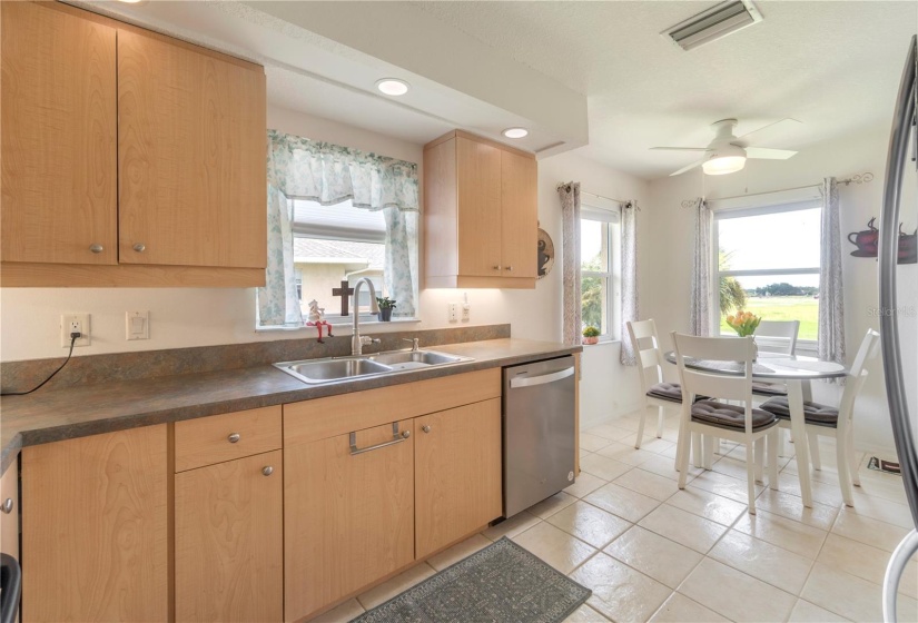 Kitchen & breakfast nook