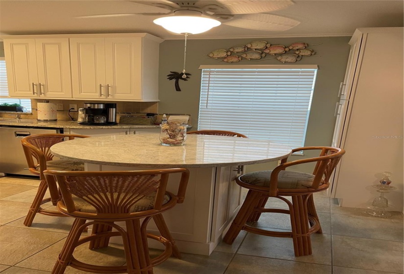 Kitchen breakfast area