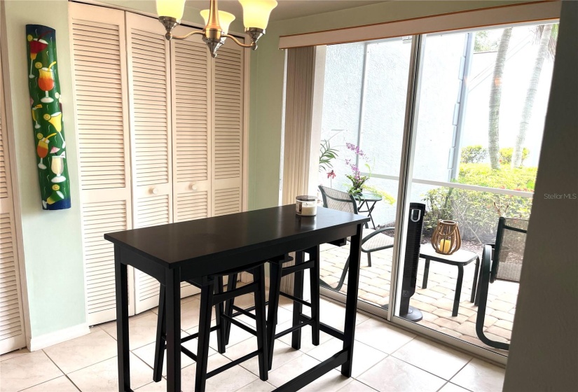 EATING AREA IN KITCHEN