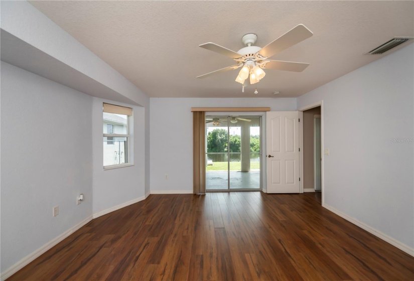 dining room overlooks lanai & saltwater canal