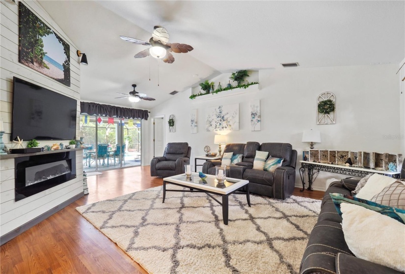 Family room w/sliders to lanai area