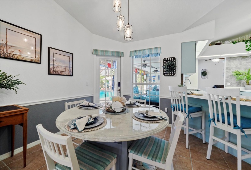 Dining/kitchen nook area