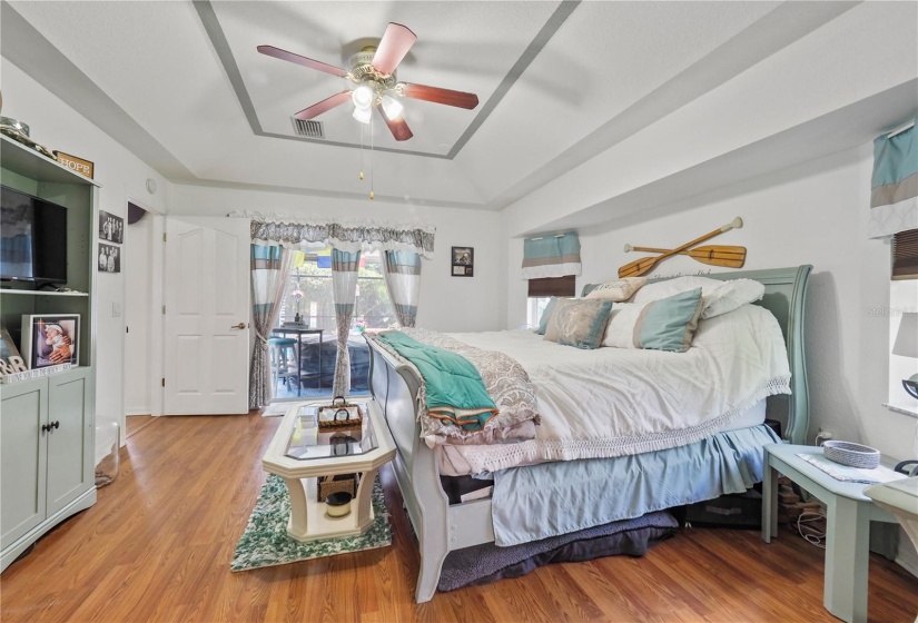 Primary bedroom w/tray ceiling, bump-out and sliders to the lanai area