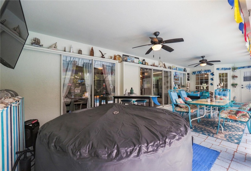 Hot tub under the covered lanai