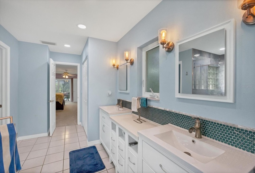 Beautiful double sinks vanity