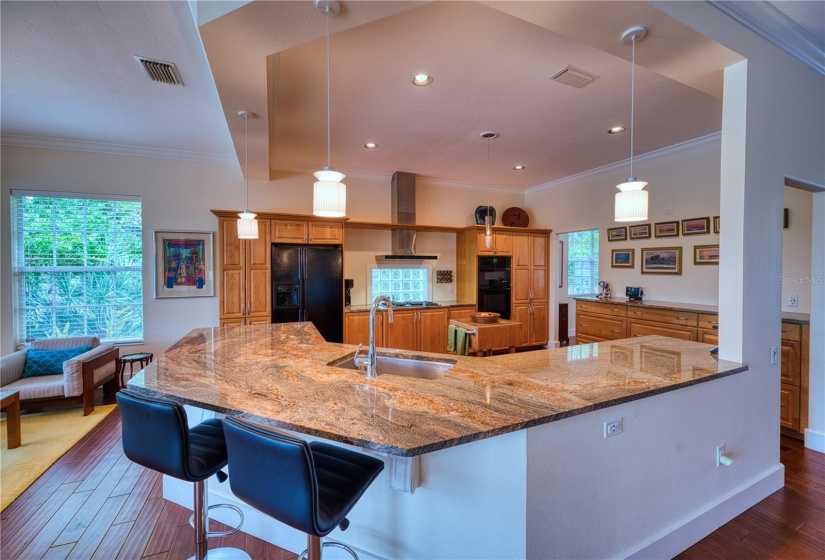 Kitchen w/Granite Countertops