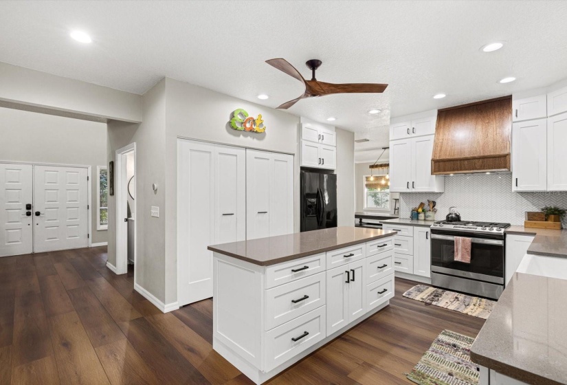 Newly updated Kitchen, flooring and living room.