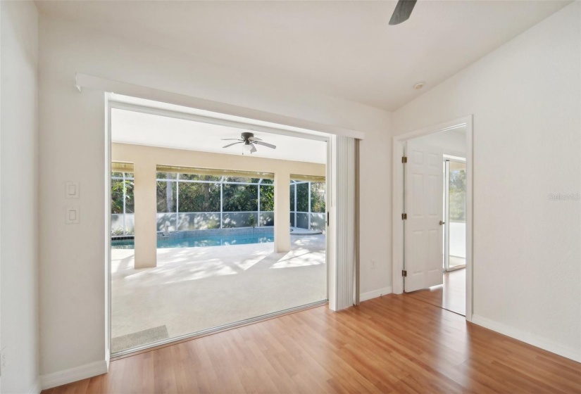 Living room POOL view and access