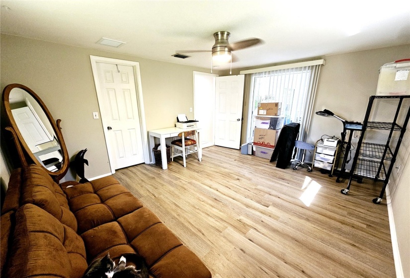 Guest bedroom-walk in closet