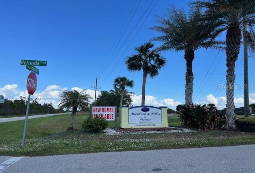 STREET SIGN & ENTRANCE