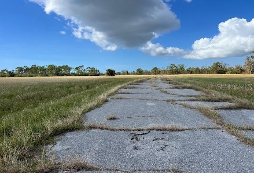 FRONT VIEW OF ROAD ACCESS