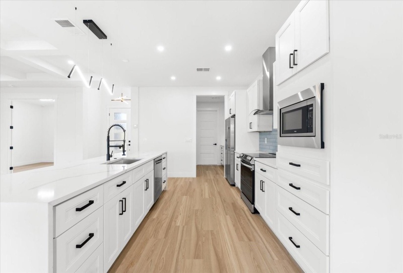 Contemporary Kitchen Featuring Drawers for Ample Storage