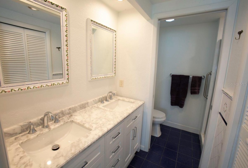 beautiful master bath needs cabinets