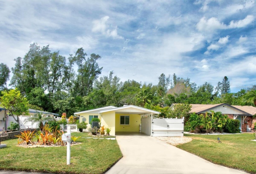 carport could be converted to gaarage