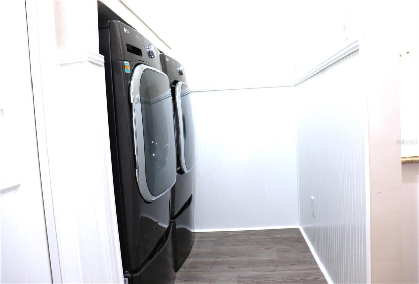 Large Front Loader Washer/ Dryer