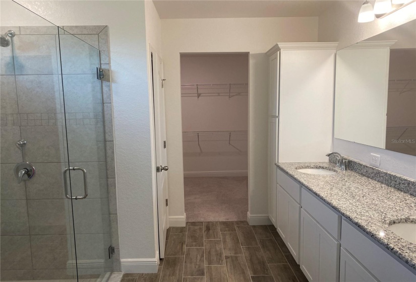 MBTHEntry to Walk-In Closet