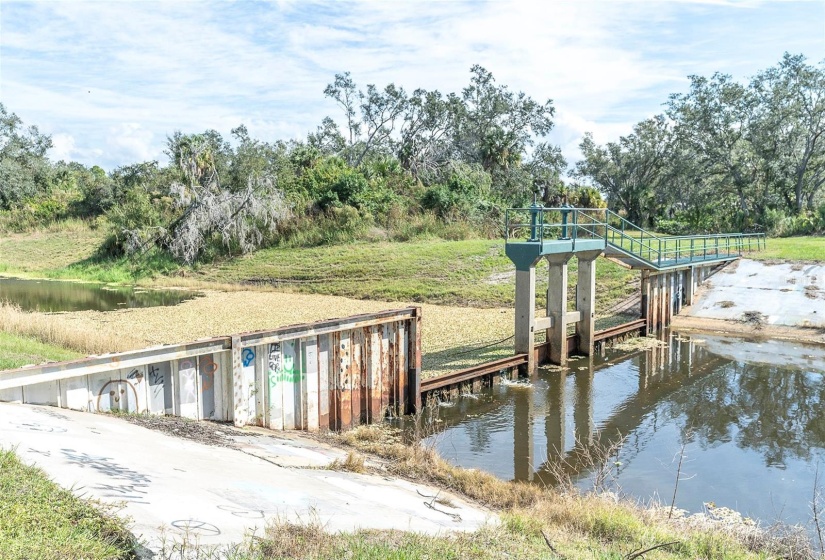 Canal - freshwater - lot