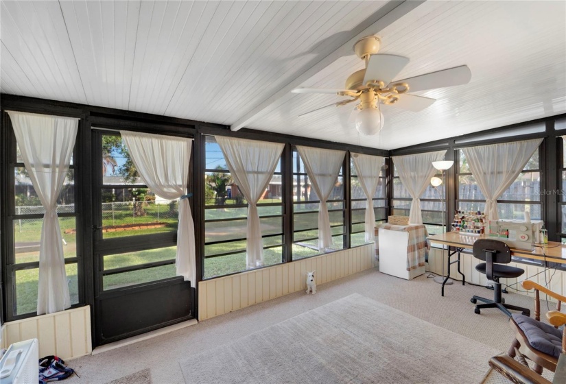 Screened porch (Lanai)