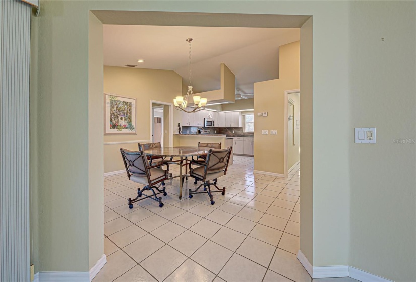 Dining tabletop with 6 chairs