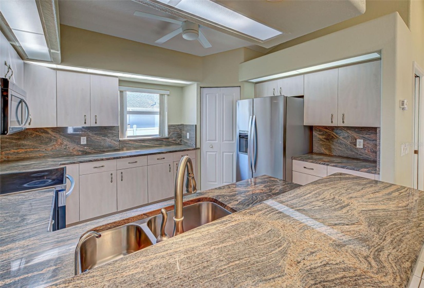 Gorgeous granite countertops & backsplash