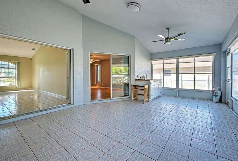 Spacious lanai with wet bar