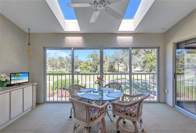 Bright and Cheery Skylit Back Lanai Facing the Fairway