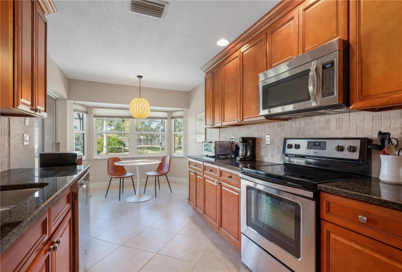 Ample crowned cabinets and counterspace