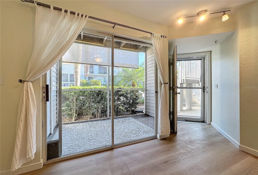 LIVINGROOM TO PATIO