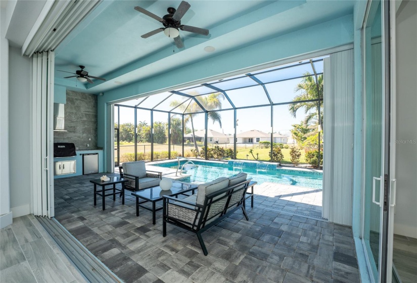 HUGE Covered Lanai