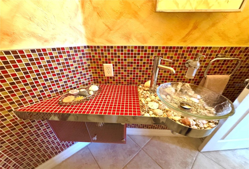 Unique shell display sink!