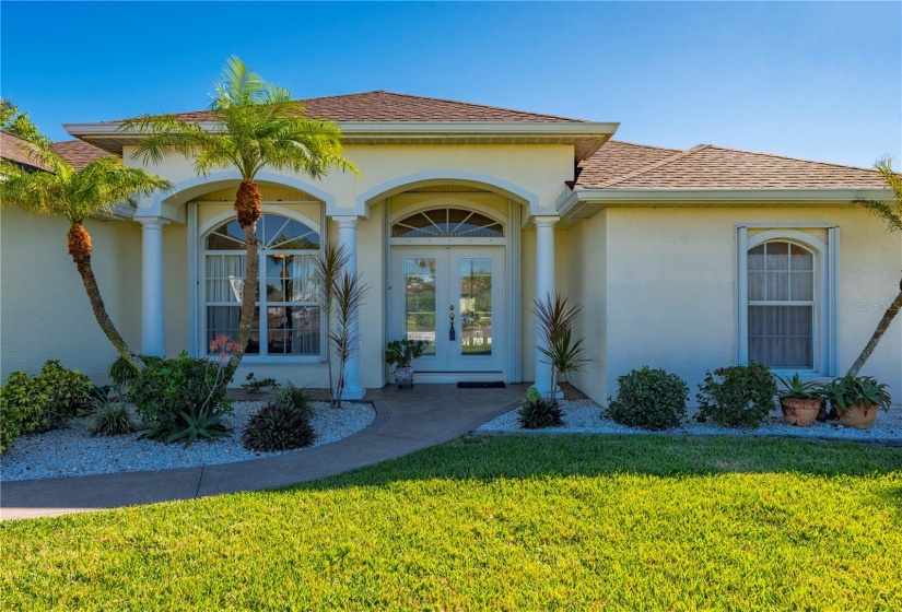 Grand front elevation with pillars