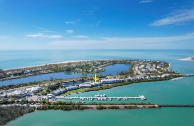 2 Bedroom 2 Bath Waterfront Condo in Boca Grande Club!