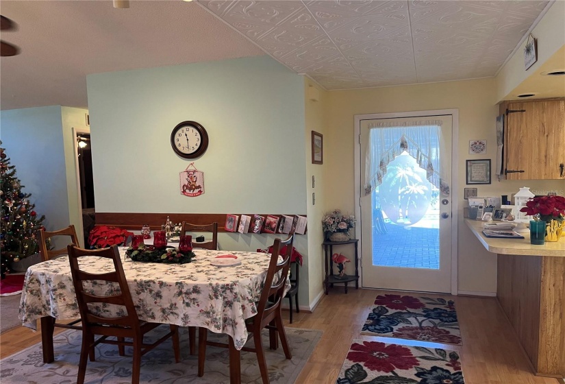 Dining area / Kitchen Bar