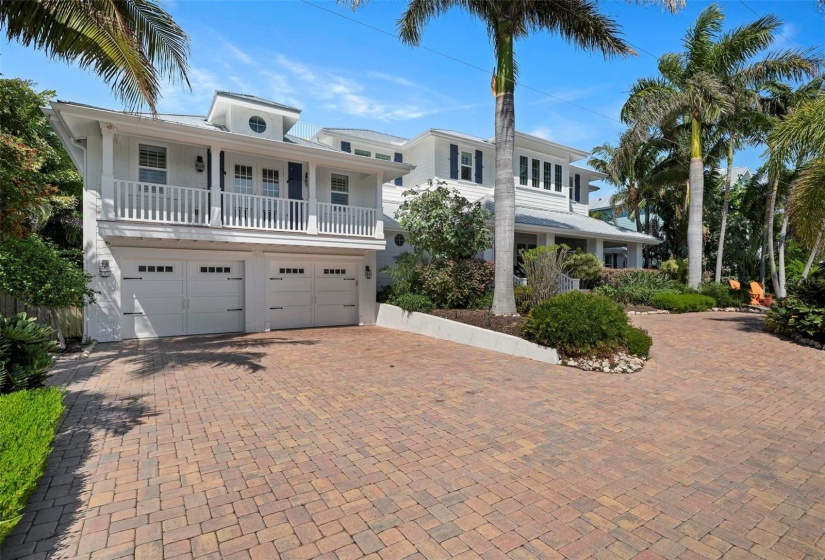 Circular driveway and driveway into 2 car garage