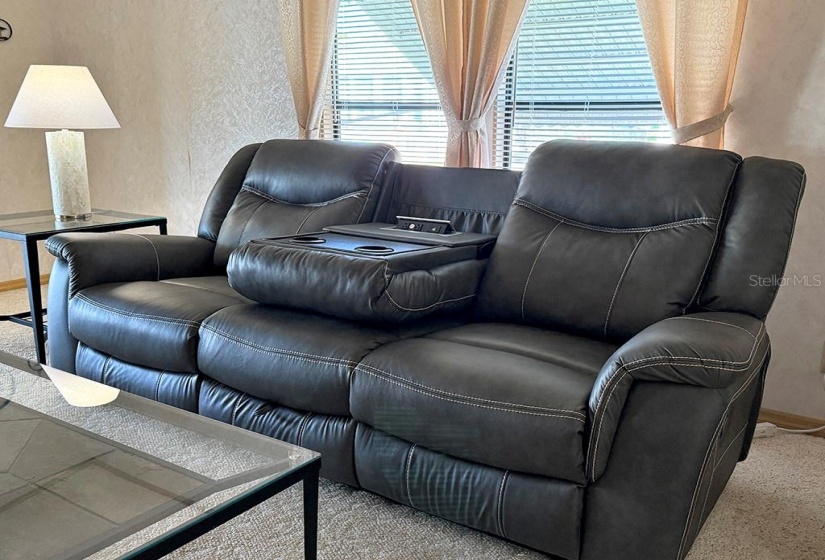 Reclining Sofa features