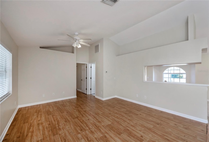 huge livingroom w plant deco shelves