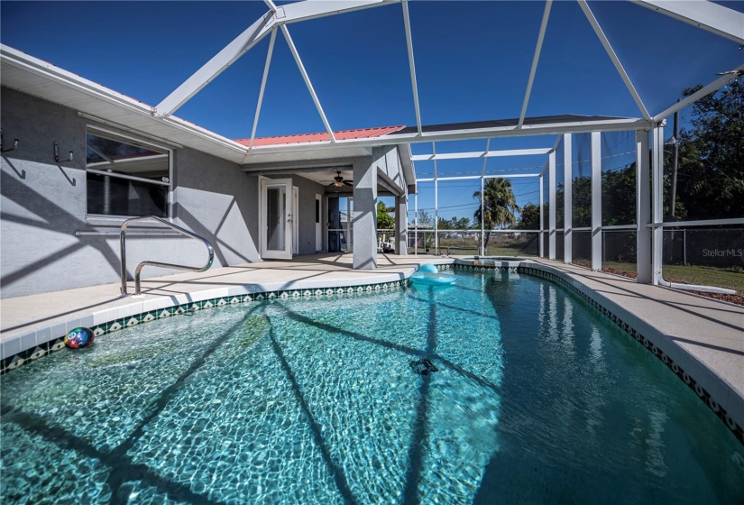 OVERSIZED POOL w spa