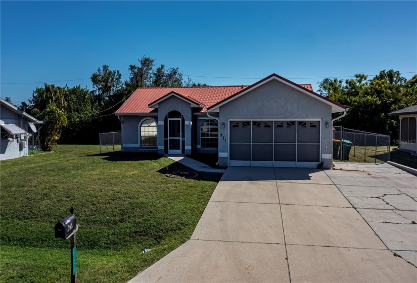 extra side driveway  parking