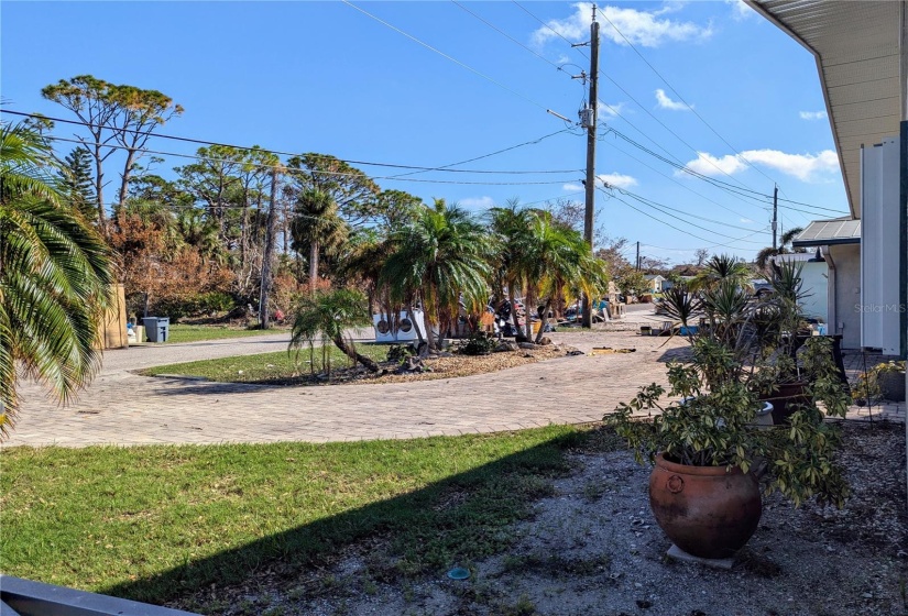 Circular driveway