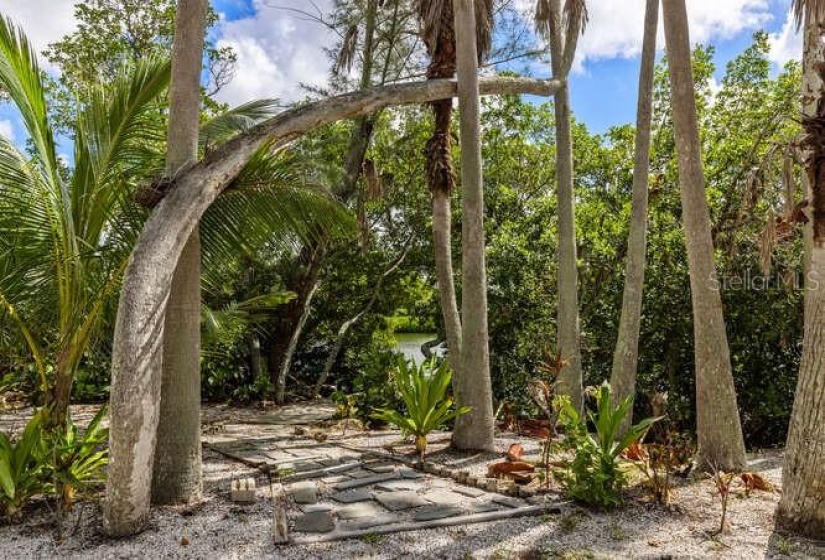 Walking path to Heron Lagoon