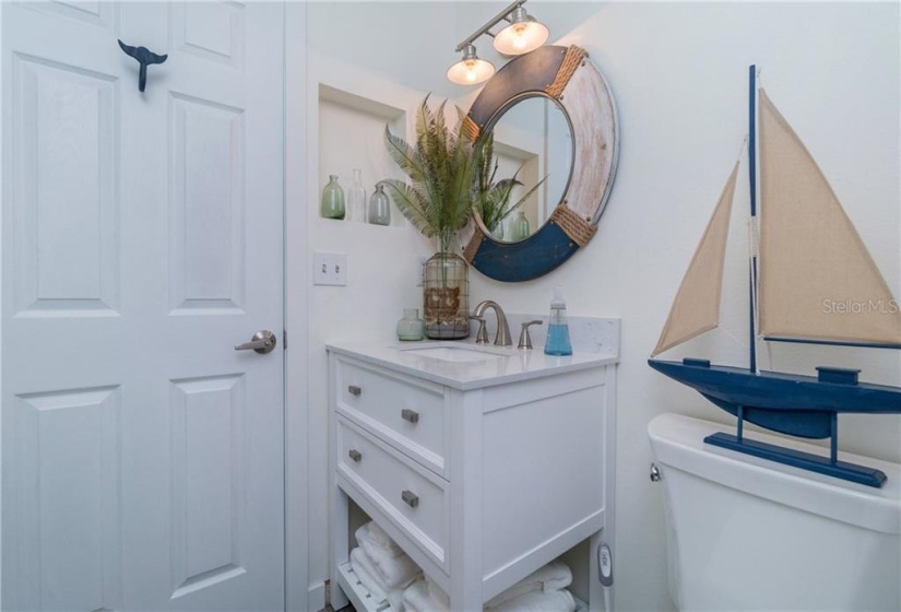 The bathroom offers a tub/shower combination.